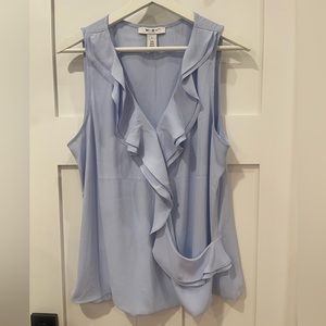 White House Black Market women’s sleeveless blouse, size large, V neck